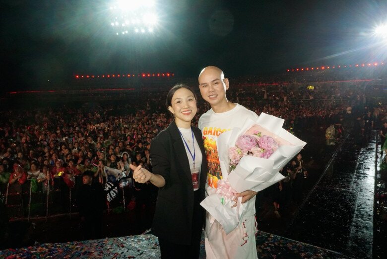 Phan Đinh Tùng khui ảnh cũ 16 năm trước, bà xã đẹp như amp;#34;thiên thầnamp;#34; giờ còn rực rỡ hơn, chồng thì y nguyên - 3
