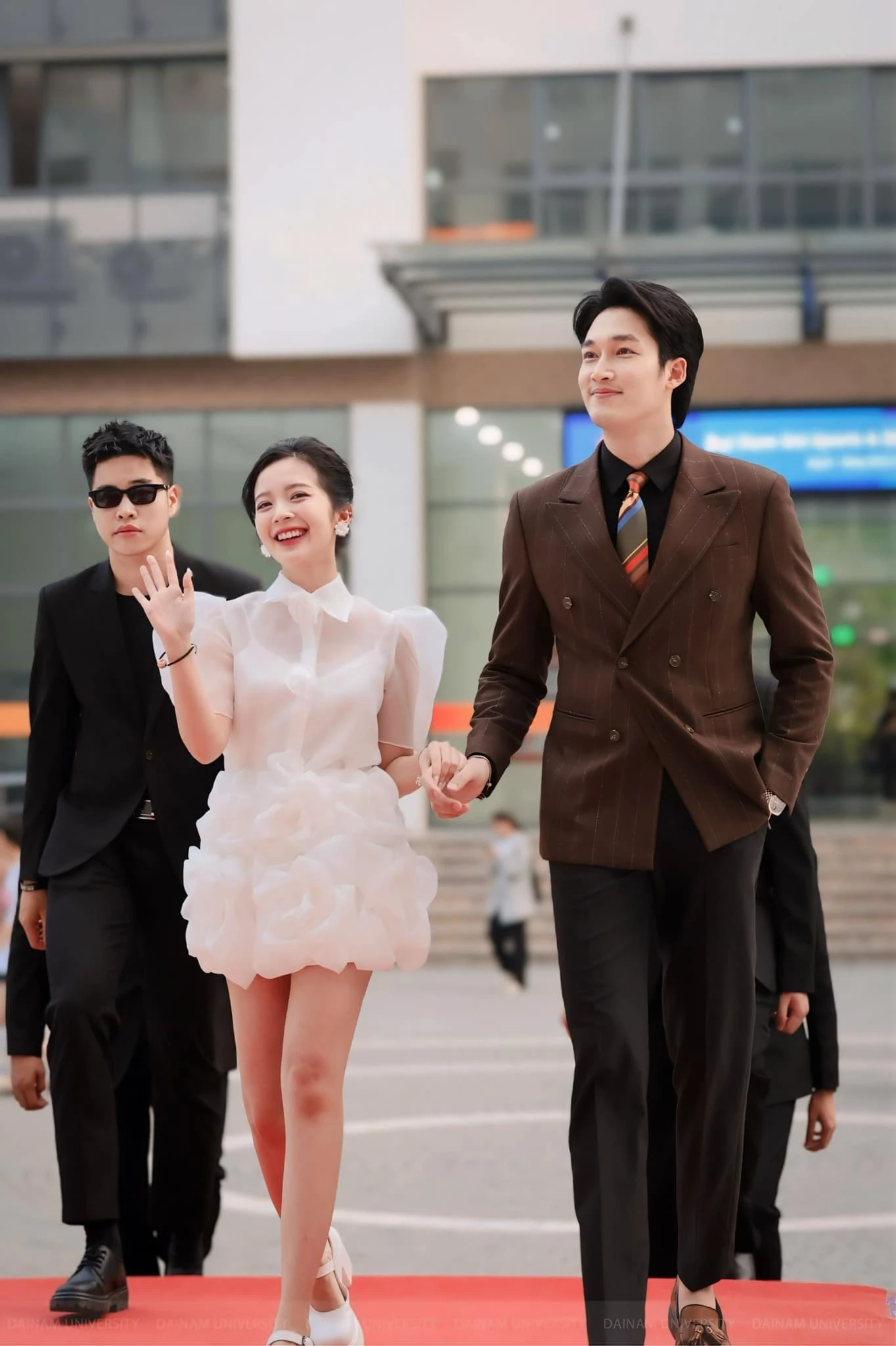 Phản ứng của Hương Giang khi bị amp;#34;nhay lạiamp;#34; quá khứ sau màn cầu hôn của Đình Tú - Ngọc Huyền - 4