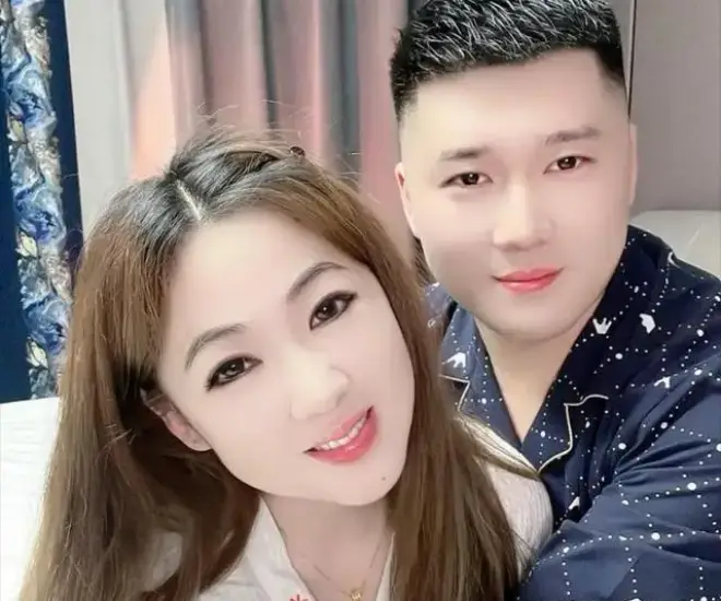 Hà Mỹ Linh và chồng trẻ Mặc Ca.