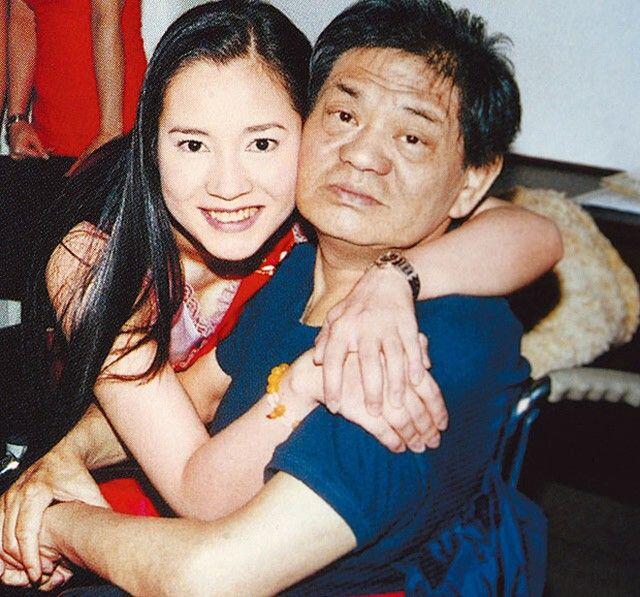 Trịnh Diễm Lệ và cha nuôi Hoàng Nhậm Trung.
