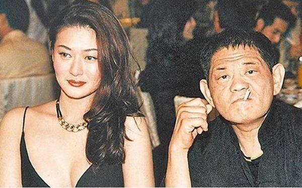 Trần Bảo Liên và cha nuôi Hoàng Nhậm Trung.