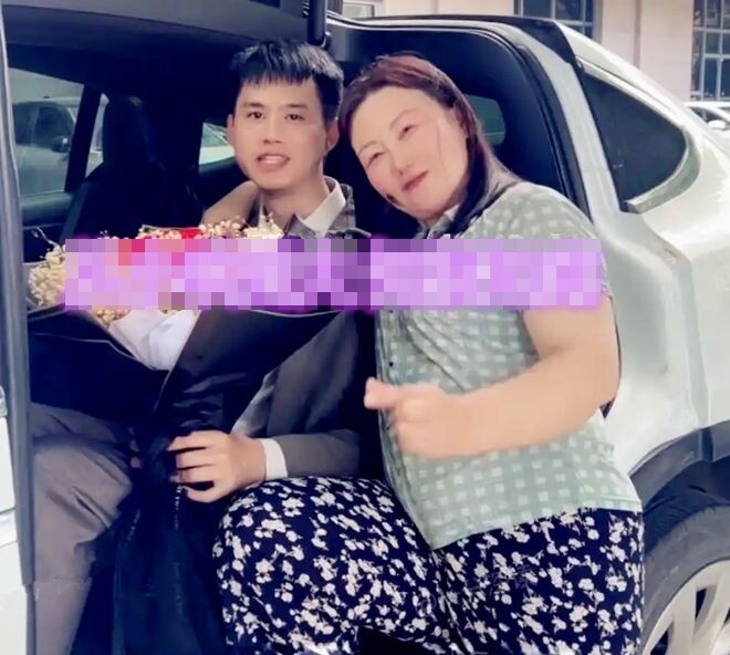 Thiếu gia nhà giàu cưới giúp việc lớn hơn 20 tuổi, bị mẹ phản đối, anh chàng nói đúng một câu - 2