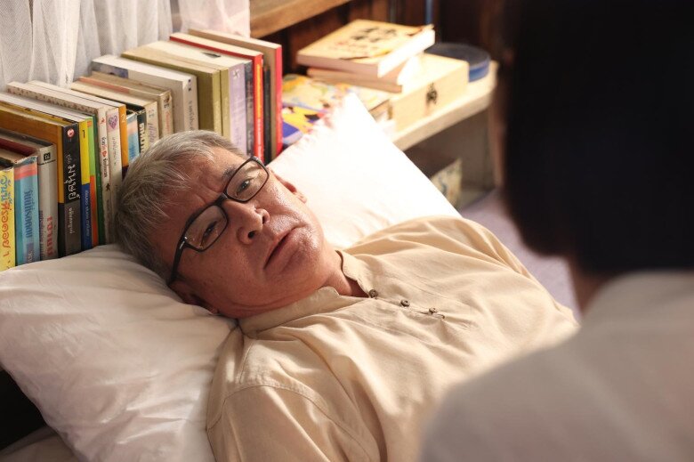 Trong 3 năm qua, tình trạng sức khỏe của bố vợ ngày càng tệ do phải nằm lâu. (Ảnh minh họa)