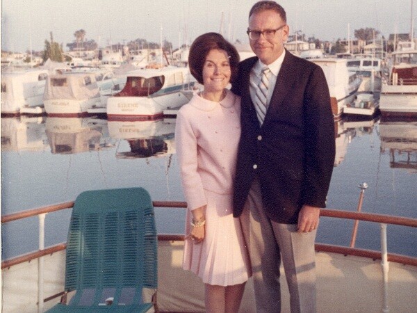 Ông Buffett và người vợ đầu tiên, bà Susan Thompson.