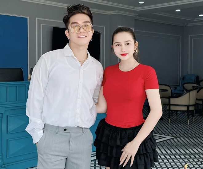 Khánh Đơn và bà xã Huỳnh Như.