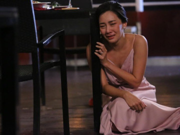 Nửa đêm nhắn tin hỏi chồng cũ anh ngủ chưa, anh đáp một câu khiến tôi nghẹn ngào bật khóc