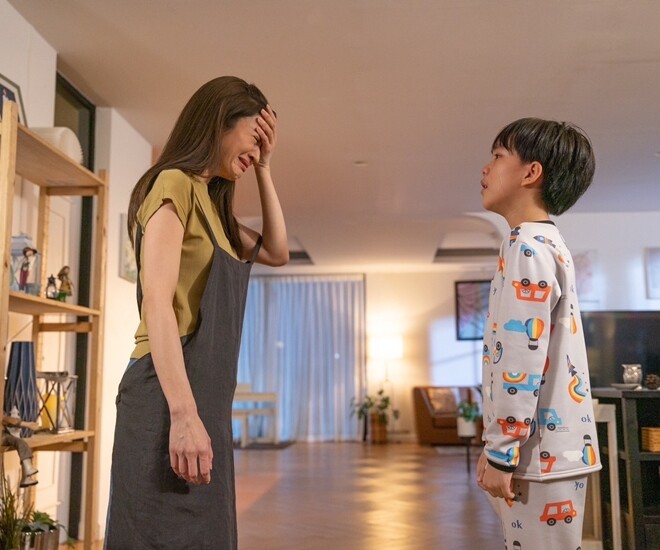 Ban đầu tôi xa cách, thậm chí có lúc phản kháng mẹ kế. (Ảnh minh họa)