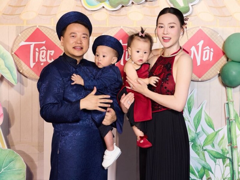 Cuộc sống hôn nhân của Phương Oanh và Shark Bình được nhiều người quan tâm. Thời gian qua, nữ diễn viên chăm cập nhật hoạt động đời thường lên trang cá nhân. 