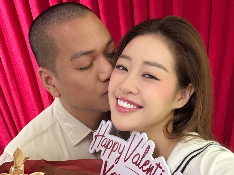 Một số bình luận nổi bật bên dưới bài đăng của Khánh Vân như: "Dấu hiệu của việc lấy đúng người, cô ấy được cưng chiều như em bé", "Bà lấy chồng về để có người chơi đồ hàng chung đúng không?", "Nhìn Khánh Vân thấy toát lên sự hạnh phúc luôn ấy",...