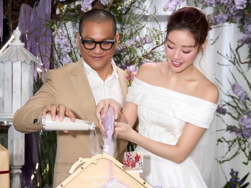 Khánh Vân chia sẻ: "Vân bắt đầu thấy mình có trách nhiệm nhiều hơn, phải biết quán xuyến nhà cửa, dọn dẹp để lúc nào chồng về cũng thấy nơi ở sạch sẽ, cơm nước đủ đầy".
