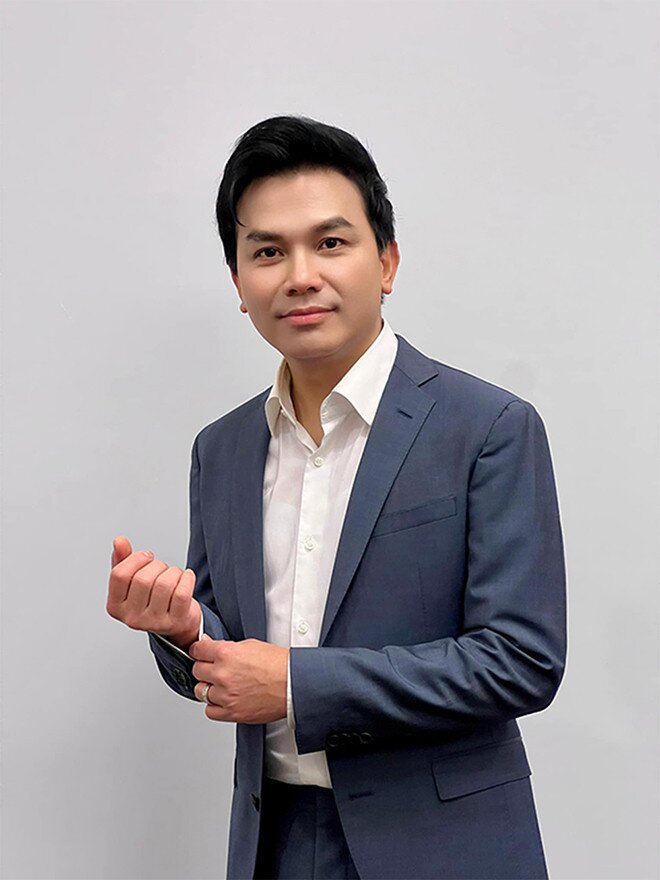 Giọng ca bolero nổi tiếng hải ngoại, gắn liền với những màn song ca cùng Phi Nhung.
