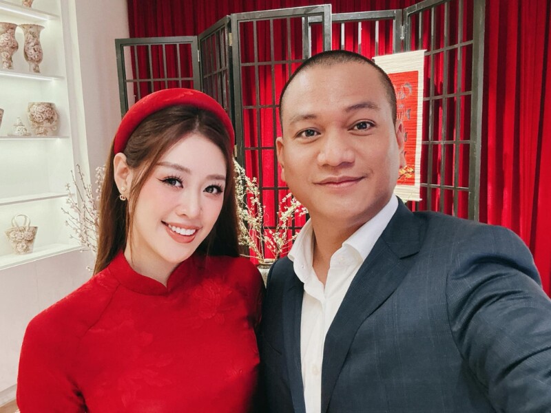 Không chỉ thay đổi ngoại hình, chồng Khánh Vân còn cởi mở hơn sau khi kết hôn. Trên trang cá nhân, nam nhiếp ảnh gia chăm đăng ảnh ngọt ngào, hé lộ cuộc sống vợ chồng son.