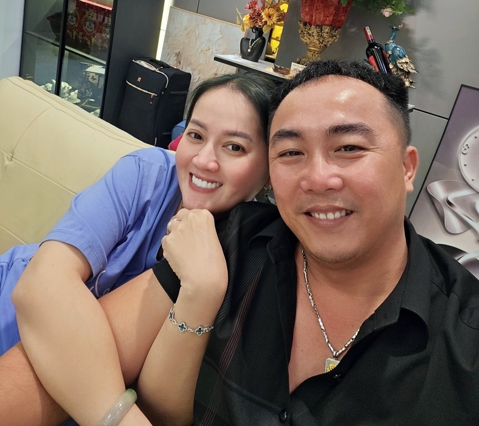 Vợ chồng Hồng Loan có hôn nhân hạnh phúc.