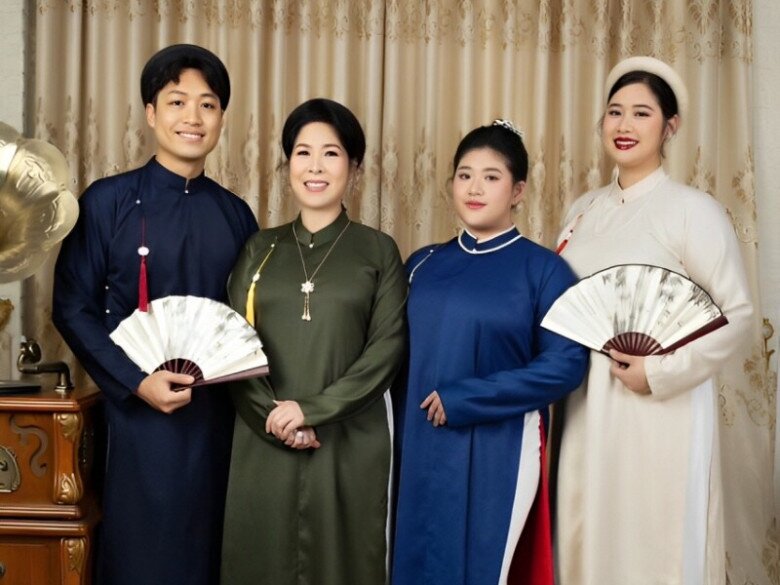 3 con của NSND Hồng Vân đều đã trưởng thành.