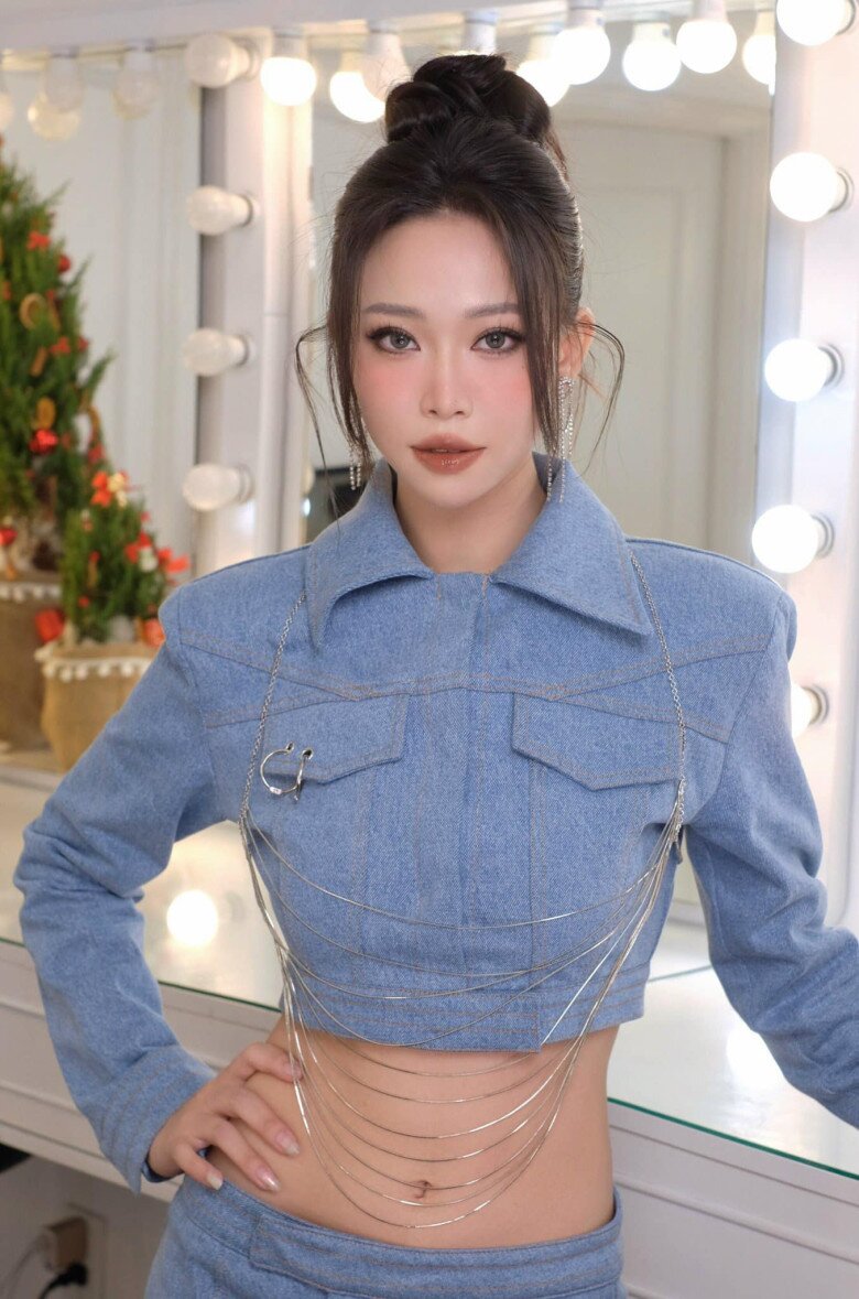 Nữ ca sĩ thay đổi phong cách, lột xác với hình ảnh quyến rũ, trưởng thành.
