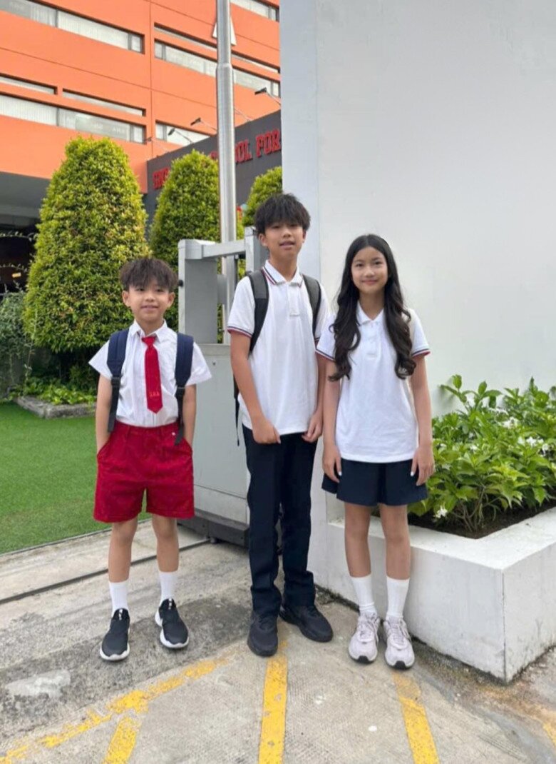 3 con Ốc Thanh Vân trở lại trường học trước đây.