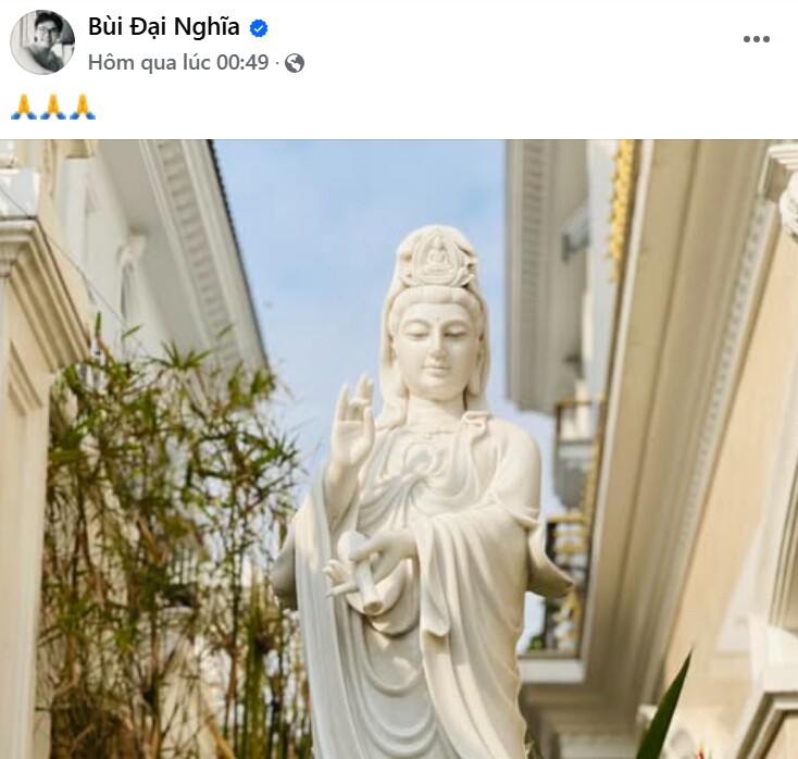 Trước lúc mẹ qua đời, nam MC đăng bài cầu nguyện.