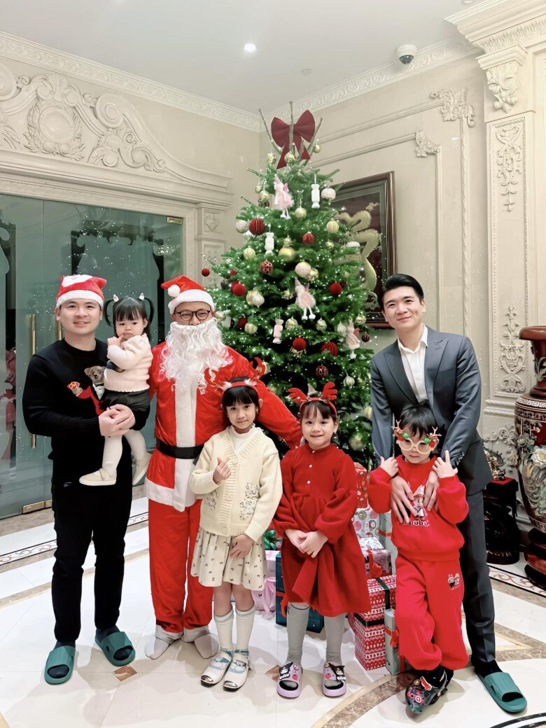 2 con Đỗ Quang Vinh là cục cưng của cả gia đình.
