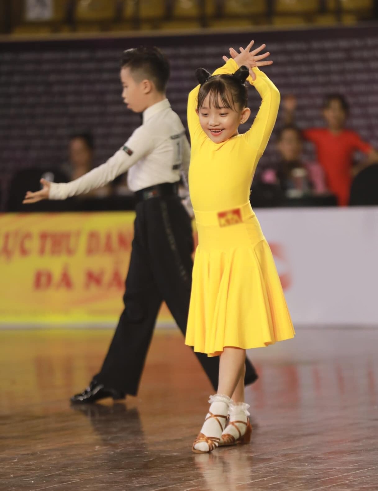 amp;#34;Mợ Chảnhamp;#34; con Khánh Thi trổ nét xinh yêu như nàng công chúaamp;#34;, clip nhảy với mẹ được khen chuẩn gen amp;#34;kiện tướng dancesportamp;#34; - 9