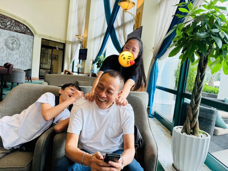 Lại Văn Sâm quấn quýt bên 2 cháu nội.