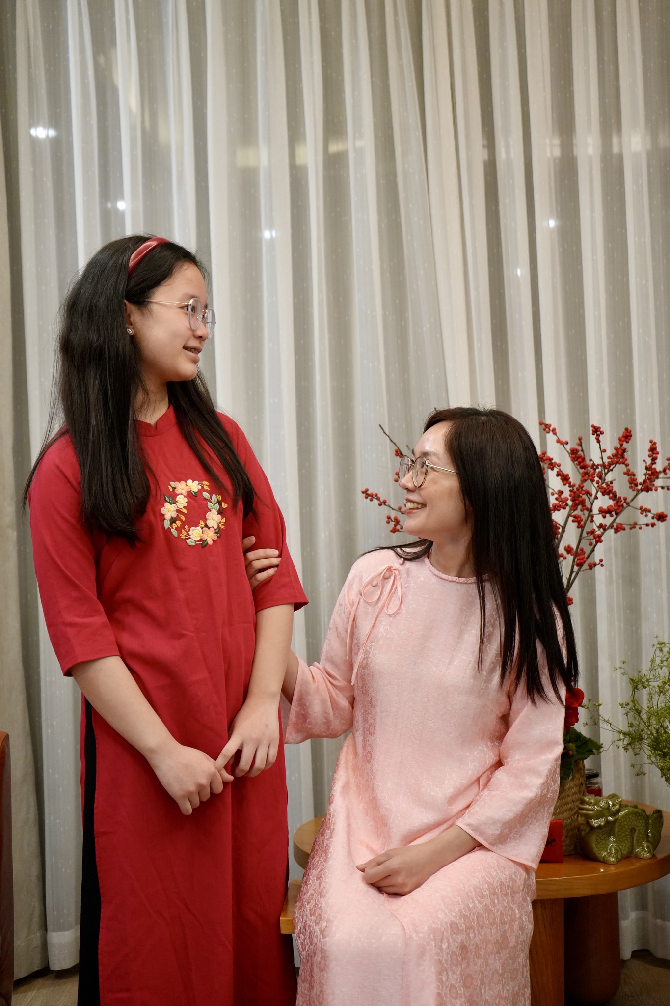 Cháu gái của MC Lại Văn Sâm sinh năm 2011, nay ra dáng thiếu nữ.
