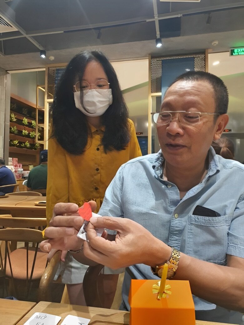 Cháu nội Lại Văn Sâm được khen giỏi giang.