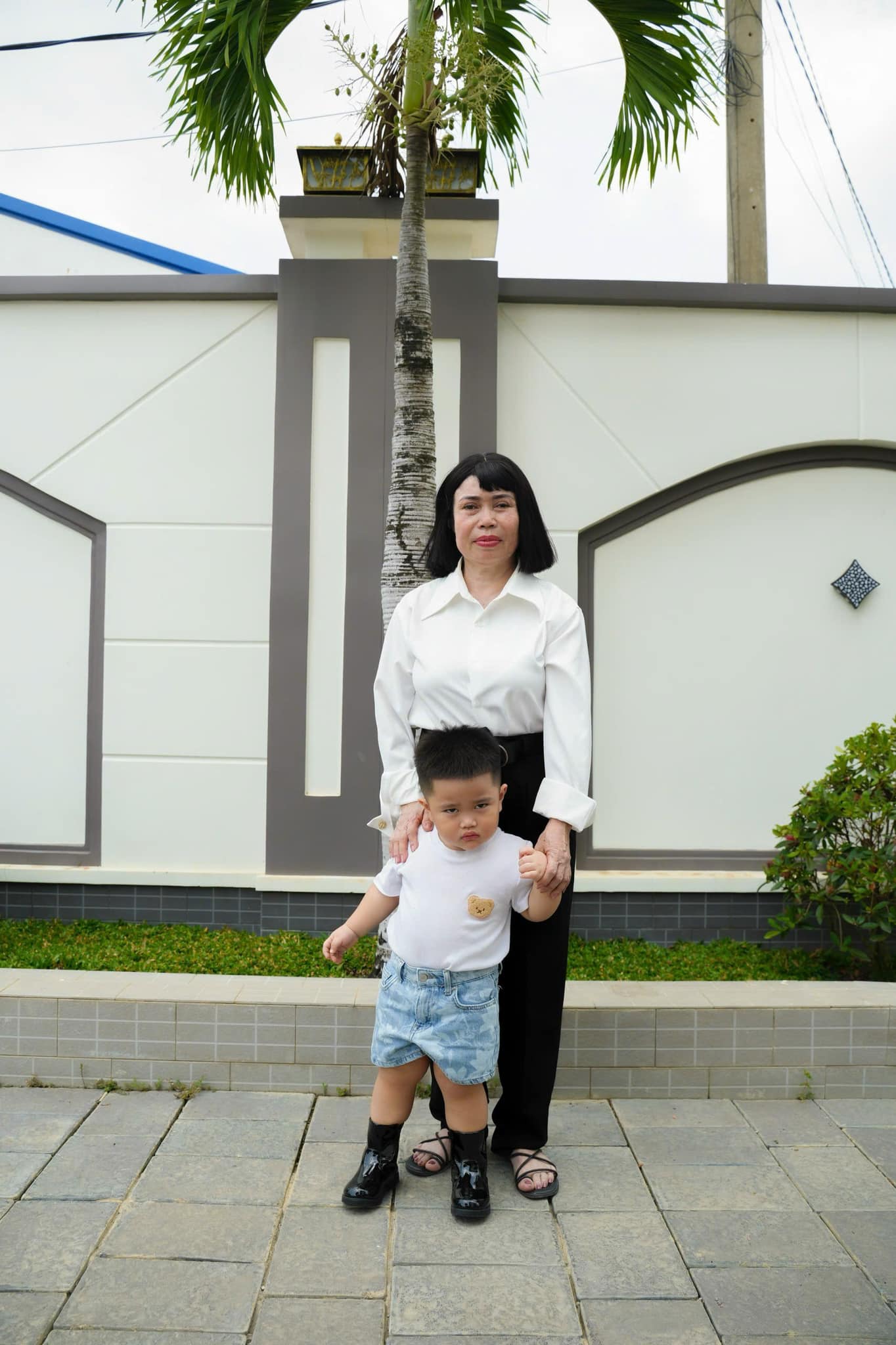 Dân tình khen ngợi con trai Lê Dương Bảo Lâm thông minh, hiểu chuyện.