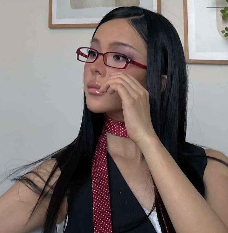 Lim Feng là fanshionista sở hữu ngoại hình nóng bỏng.