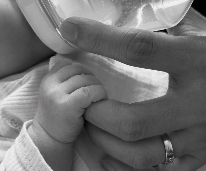 Puka khoe khoảnh khắc tan chảy của con.