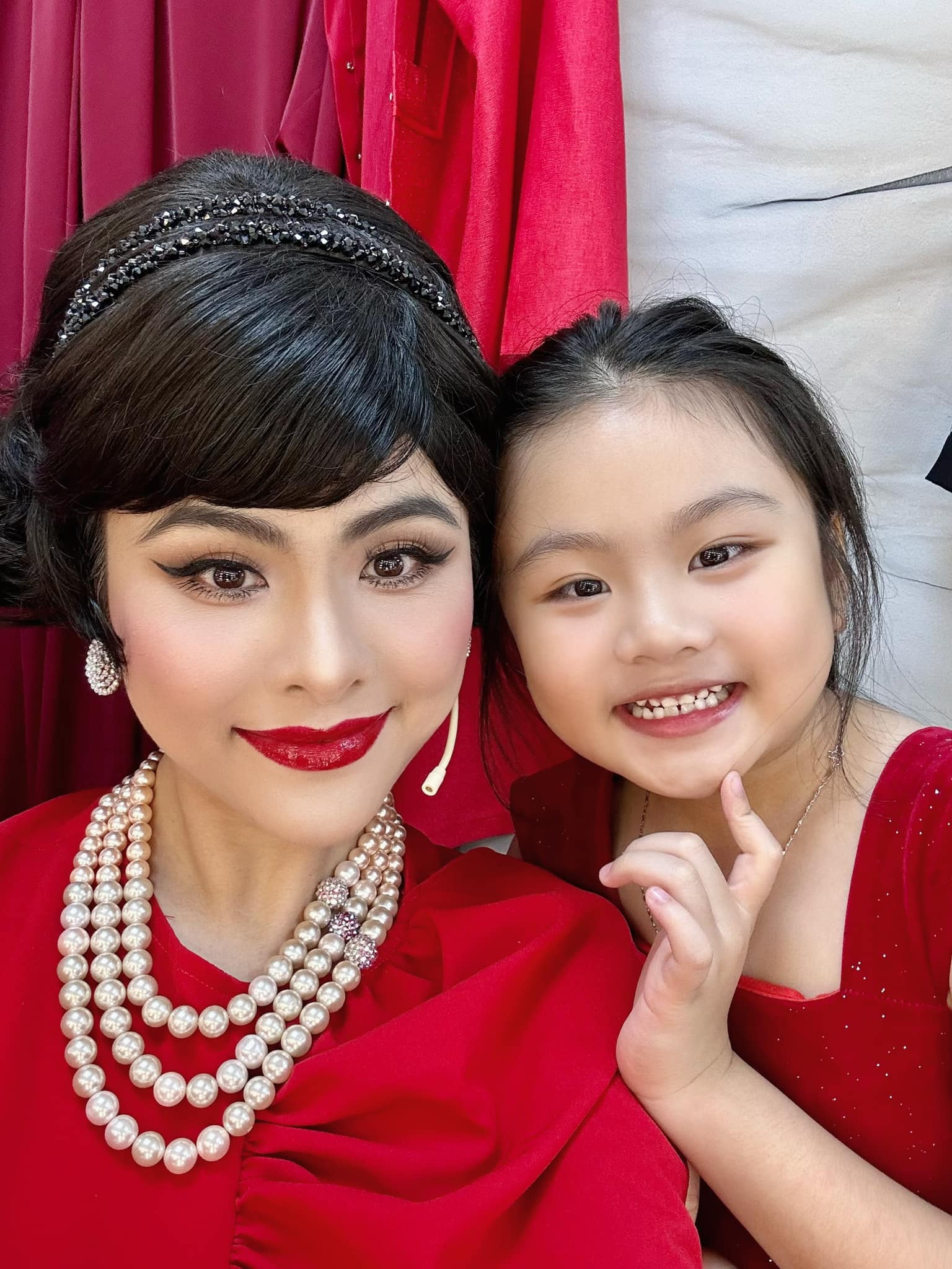 Chồng đại gia của Vân Trang nhìn con gái khóc lã chã mà thương, ái nữ 9 tuổi giống hệt bố rõ nét xinh xắn - 2
