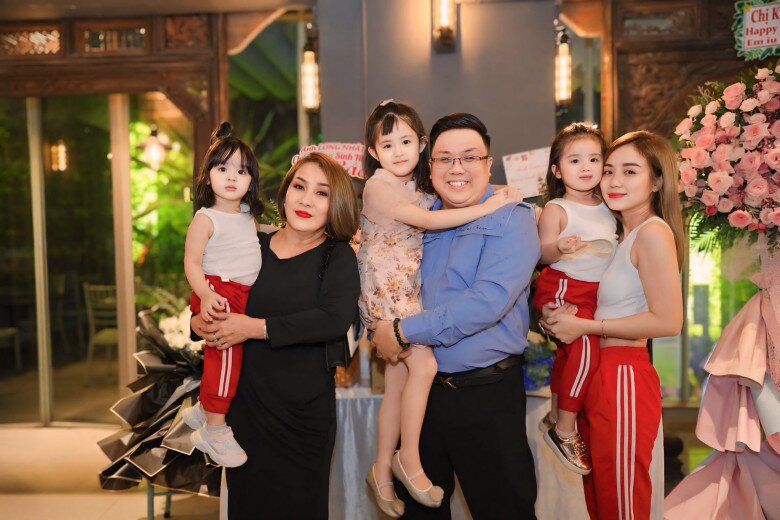 Diễn viên Gia Bảo tưởng nhớ mẹ. Anh cho biết đây là năm đầu tiên anh vắng mẹ trong Ngày của Mẹ. Nam nghệ sĩ bày tỏ: Happy Mothers Day! Lễ Mẹ đầu tiên vắng mẹ! Mẹ ơi ở nơi xa thiệt vui nha. Trong tim các con các cháu luôn nhớ về mẹ. 4 ngày nữa giỗ đầu của mẹ rồi. Nhớ mẹ nhiều lắm!.
