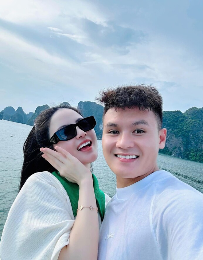 Quang Hải và Chu Thanh Huyền chia sẻ nhiều khoảnh khắc ngọt ngào.