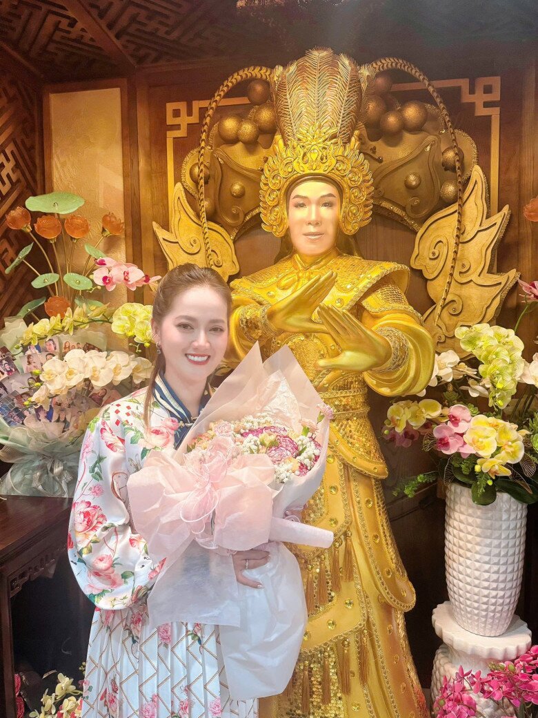 Hồng Loan có cuộc sống ổn định sau 2 năm sau ngày bố qua đời.