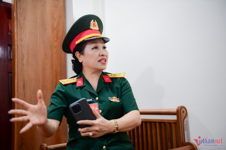 Với Đại tá Thu Hà, tiết mục Đất nước trọn niềm vui vừa là vinh dự, vừa là trọng trách mà cấp trên giao phó.
