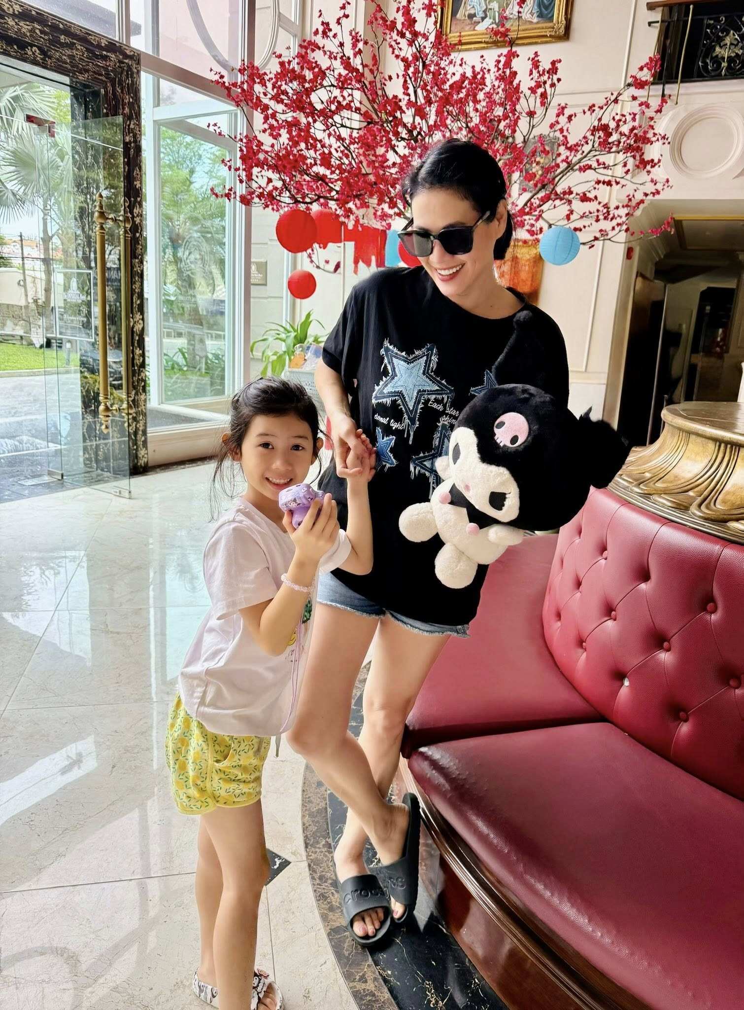 Con gái Thân Thúy Hà năm nay 6 tuổi, được mẹ nhận xét lém lỉnh.