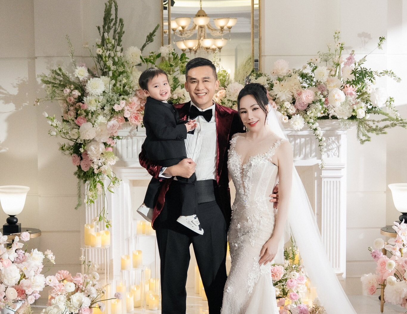 Hồ Quỳnh Hương công khai có con trai đầu lòng tại đám cưới.
