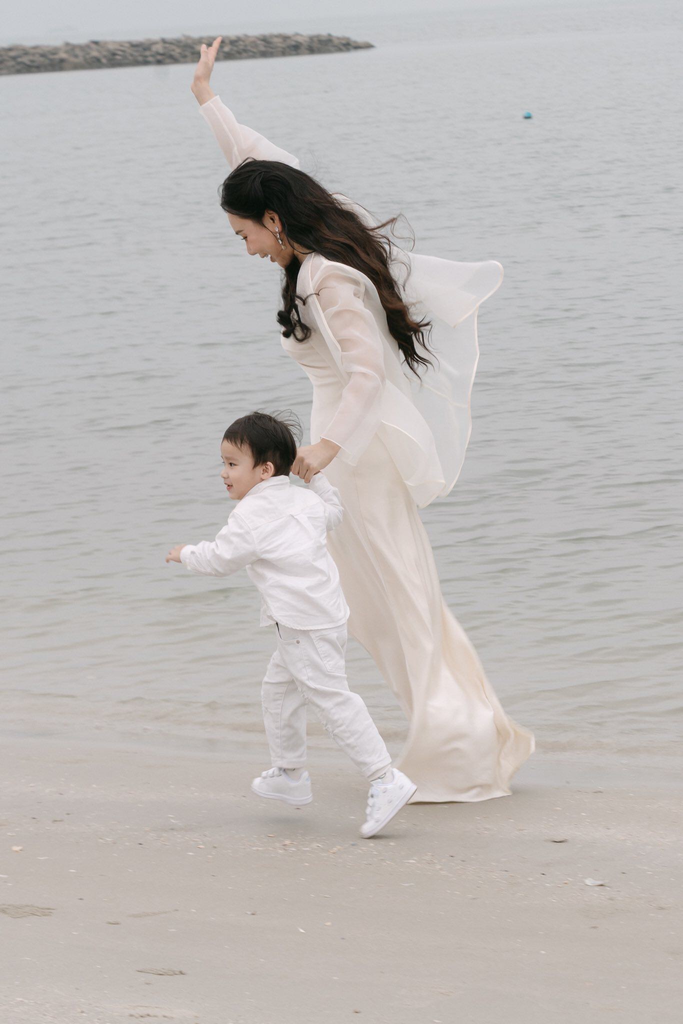 Con trai Hồ Quỳnh Hương đáng yêu khi lên 2 tuổi.