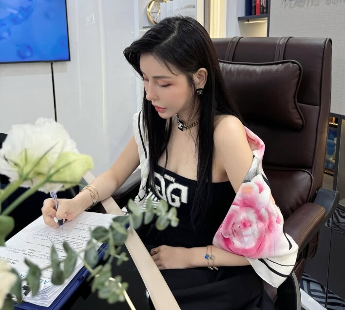 Nàng hậu ít khi chia sẻ hình các con.