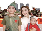 Giải trí - Con trai Chi Bảo rám nắng khi chụp ảnh với dàn đại bác giữa trưa