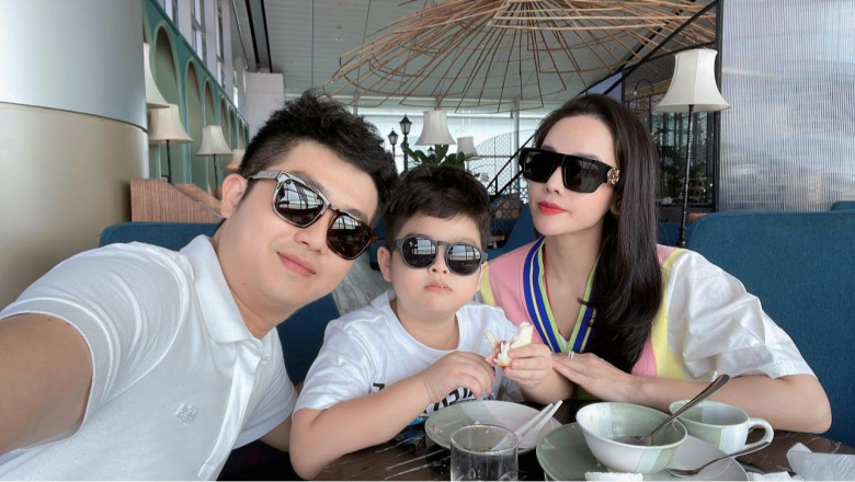 Nhật Kim Anh và chồng cũ thường xuyên có mặt trong những dịp đặc biệt của con trai, cùng đưa nhóc tì đi chơi, ăn uống.