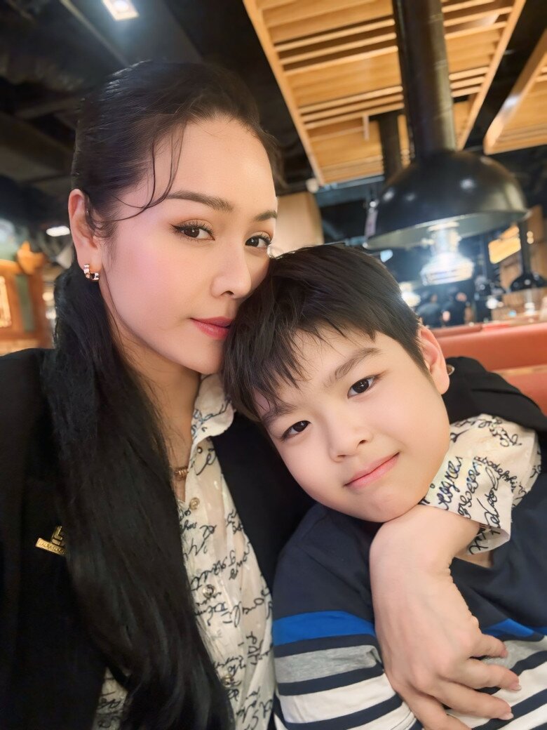 Nhật Kim Anh cùng chồng cũ quây quần hạnh phúc bên con trai, quý tử nay rõ nét tuấn tú giống hệt bố - 4