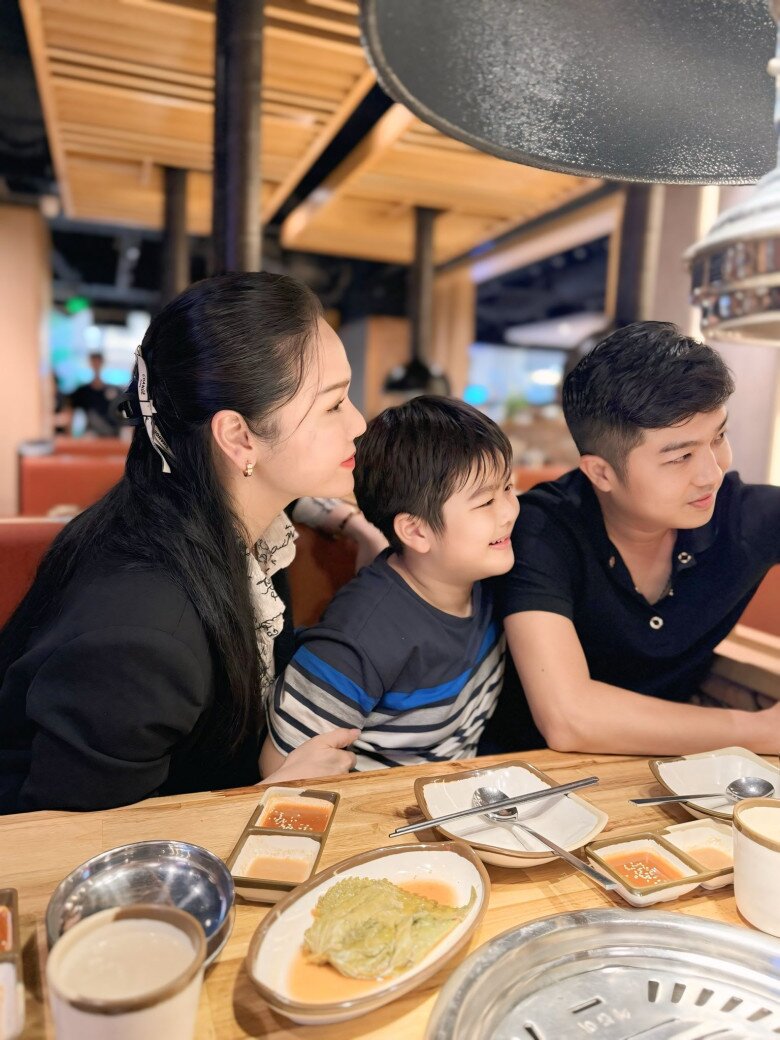 Nữ diễn viên hé lộ khung cảnh gia đình ấm cúng.