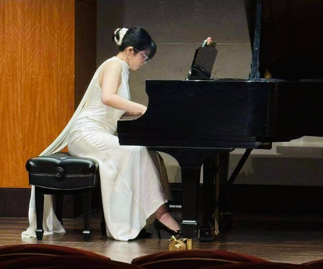 Bùi Việt Hà hiện là nghệ sĩ piano chuyên nghiệp.