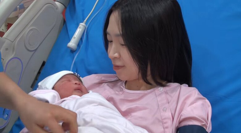 Khoảnh khắc lộ rõ diện mạo cháu ngoại Xuân Hinh.