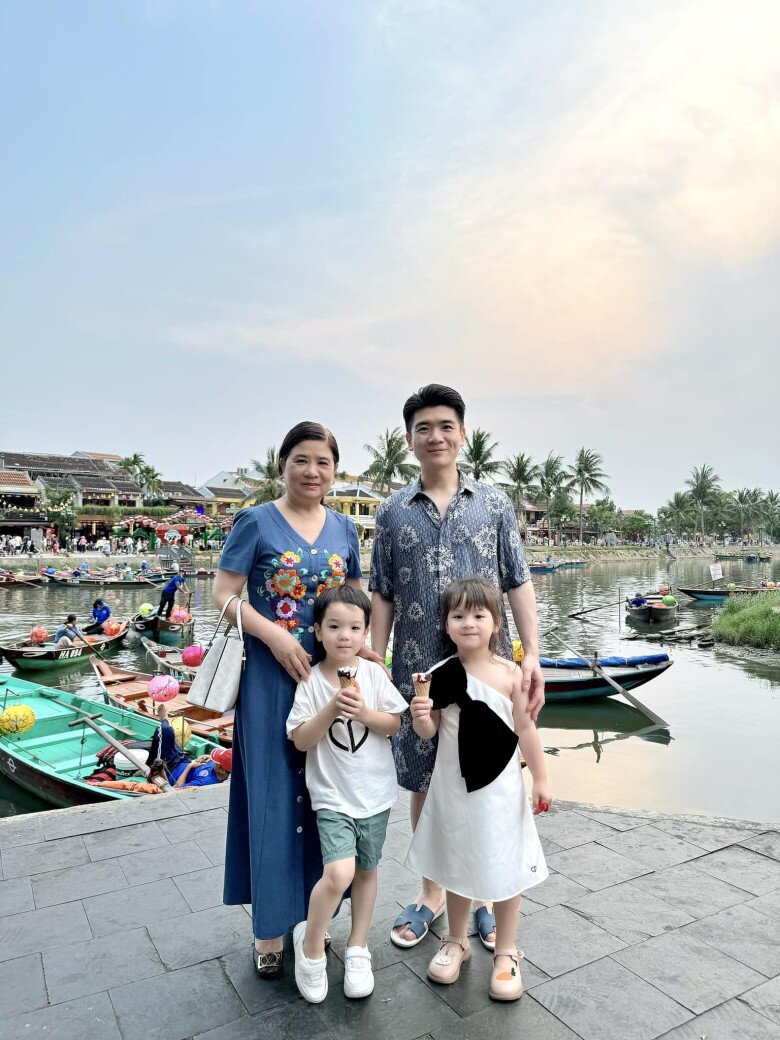 Làm bố đơn thân, Đỗ Quang Vinh thấy may mắn vì có mẹ hỗ trợ.
