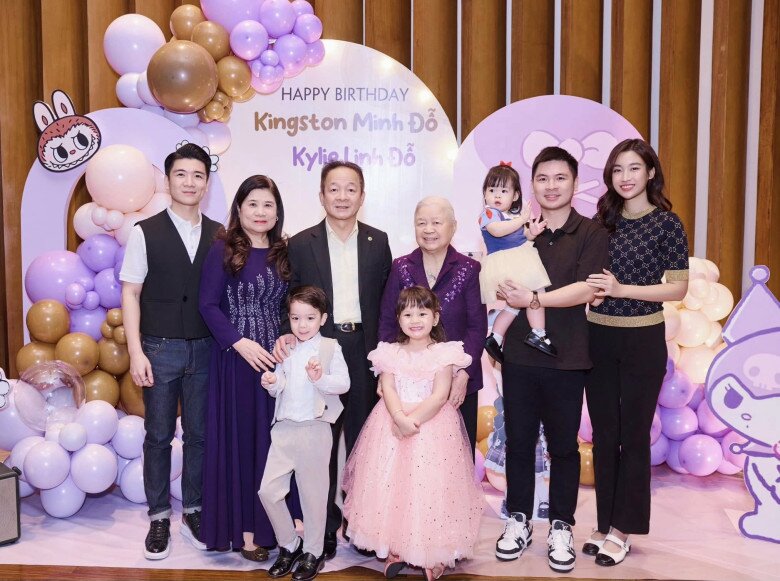 Đại gia đình Bầu Hiển chung sống với nhau dưới 1 mái nhà.