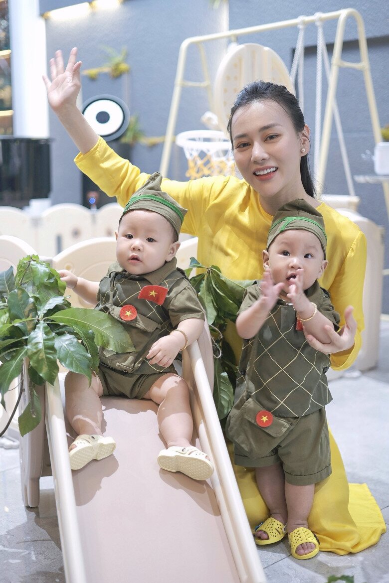 Gần 1 tuổi, cặp song sinh nhà Phương Oanh trông bụ bẫm, cứng cáp hơn trước.