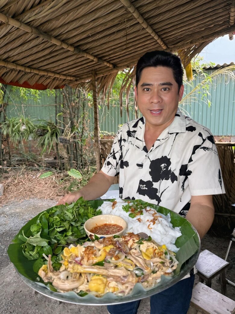 Nam nghệ sĩ chủ yếu chế biến những món ăn dân dã, là đặc sản của nhiều địa phương.