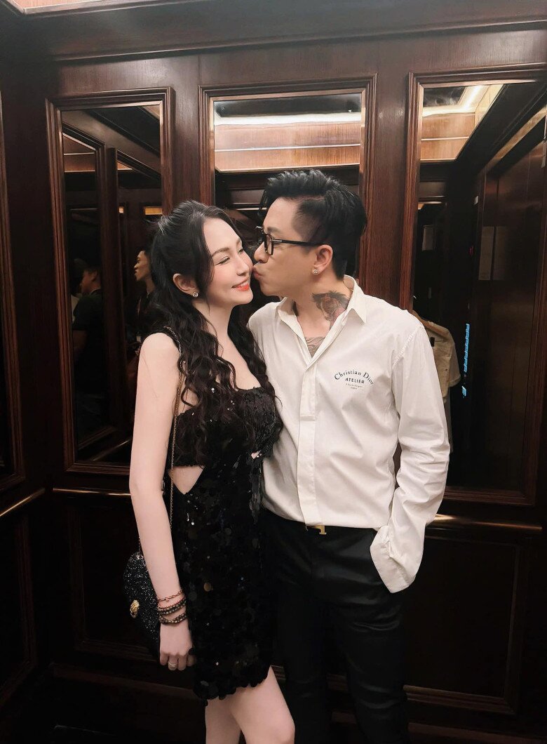 Tuấn Hưng có hôn nhân êm ấm bên cạnh Hương Baby.