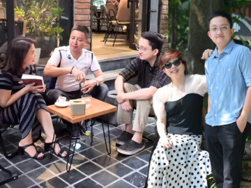 Con trai NSƯT Chí Trung gọi bạn gái của bố là chị, gia đình tâm sự thoải mái nhắc về mẹ Ngọc Huyền